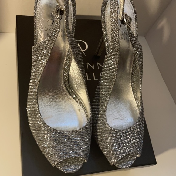Adrianna papell peep toe silver shinning heel - Picture 3 of 10